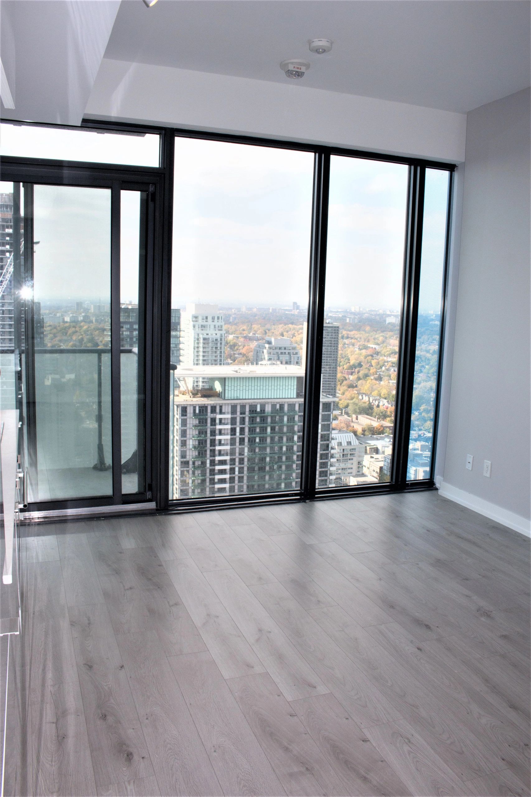 Spacious One Bed + Den For Rent Yonge& Eglinton. Incredible View.